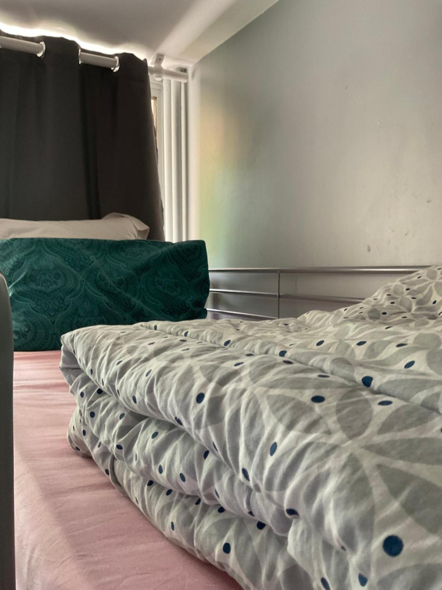 Female-Dortoir Femme -Dorm Shared Room Paris ボビニー エクステリア 写真